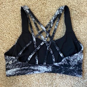 Lululemon Free to be Serene Sports Bra - Size 4 or 6 Gently used - great quality